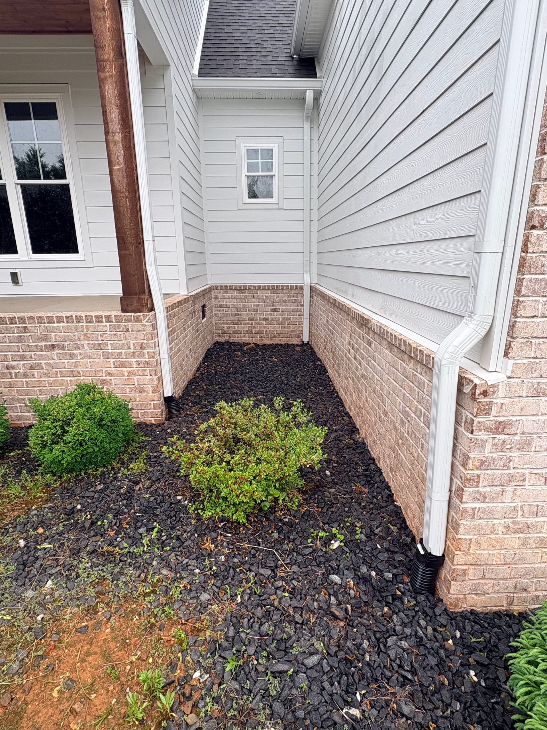 Gallery photos for Red Clay Stains on Your Driveway and Siding Don't Stand a Chance: Image #2