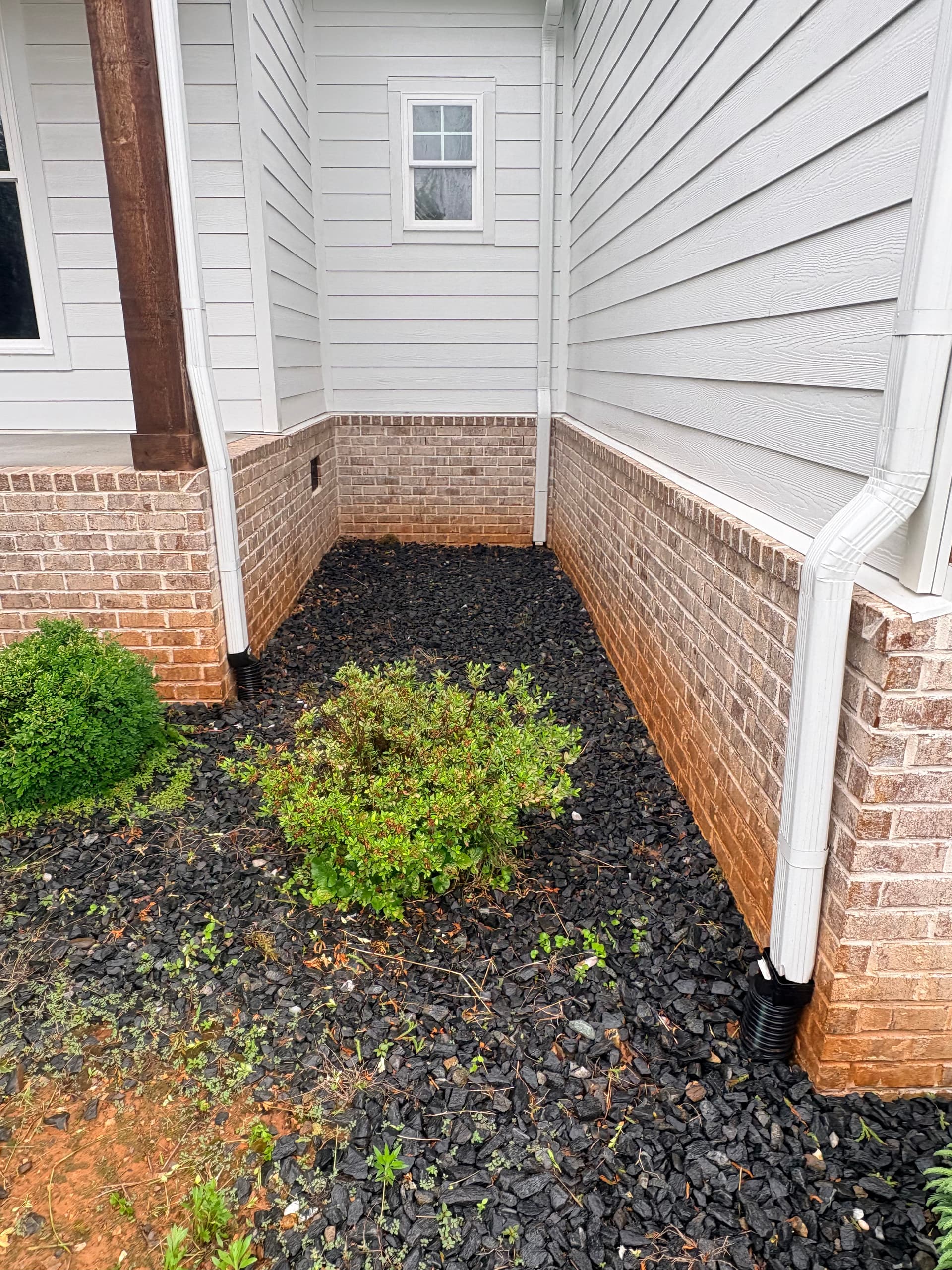 Gallery photos for Red Clay Stains on Your Driveway and Siding Don't Stand a Chance: Image #3