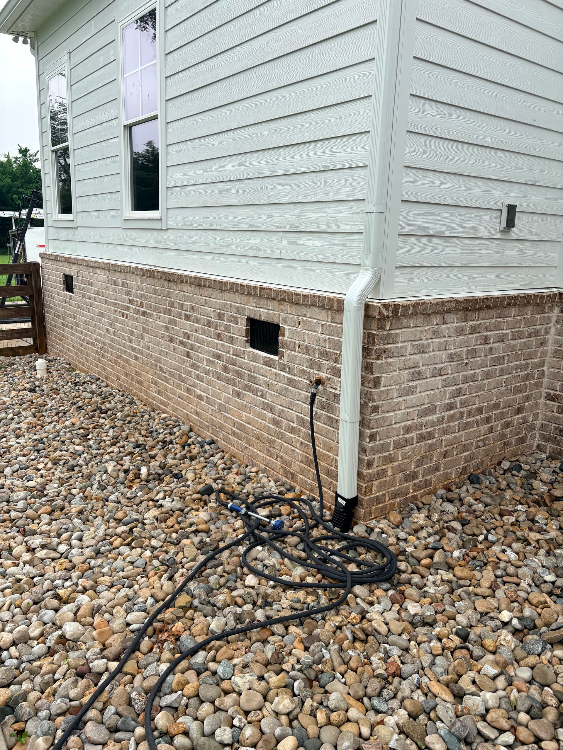 Gallery photos for Red Clay Stains on Your Driveway and Siding Don't Stand a Chance: Image #5